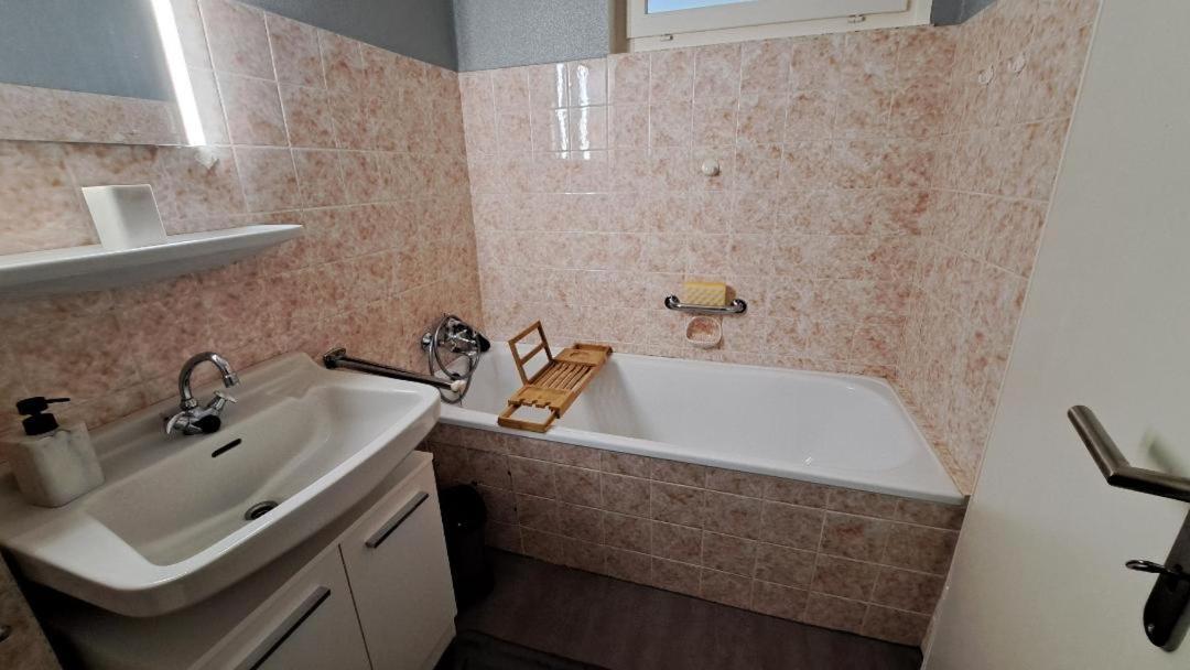 1-Zimmer-Appartement Schoene Aussicht 朗格尔斯海姆 外观 照片